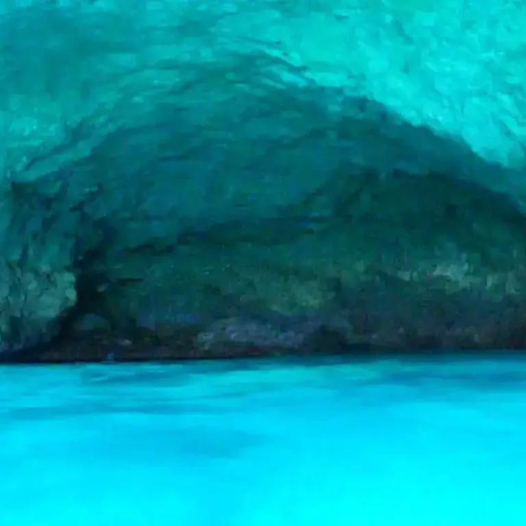 blue-room-cave-768x768-2
